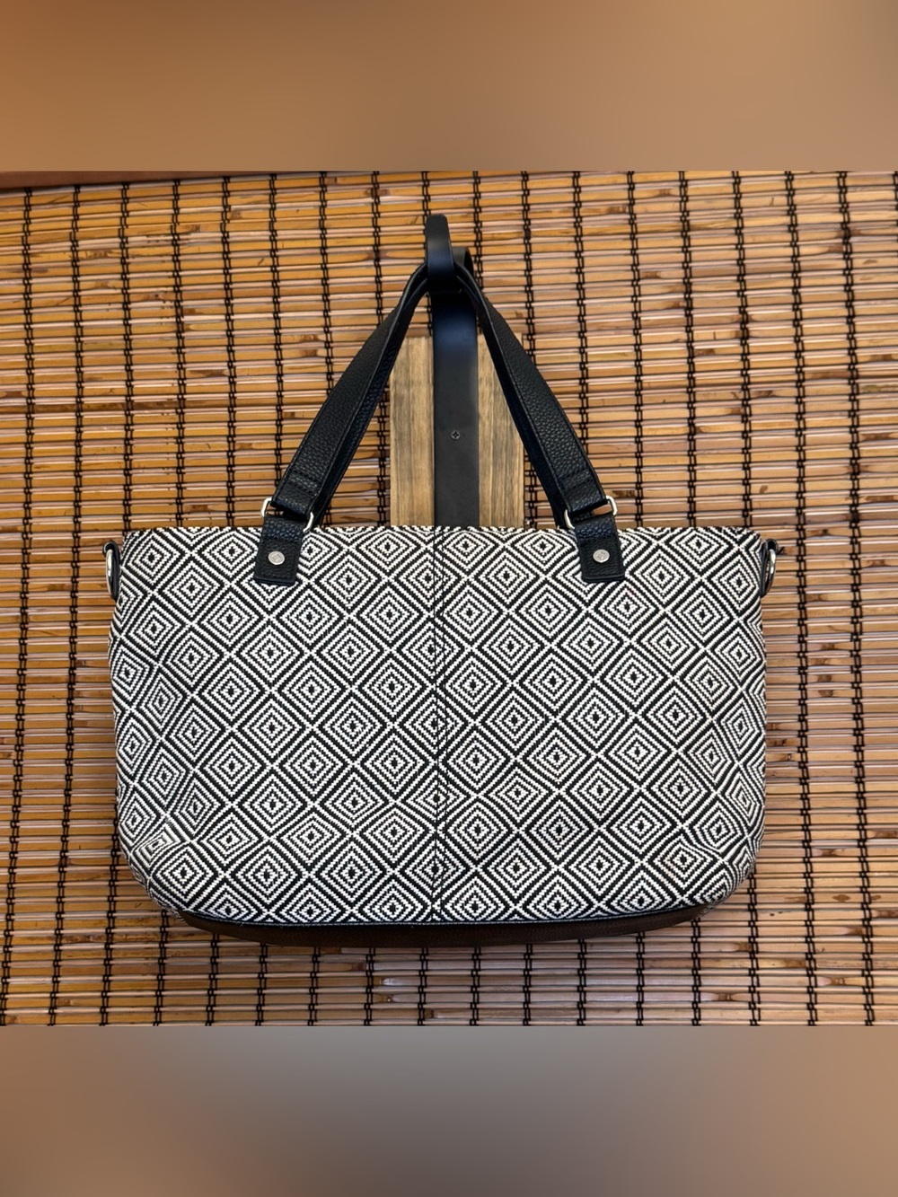 Jewell by Thirty One Miles of Styles Graphic Weave Diamond Tote Bag - Picture 2 of 7